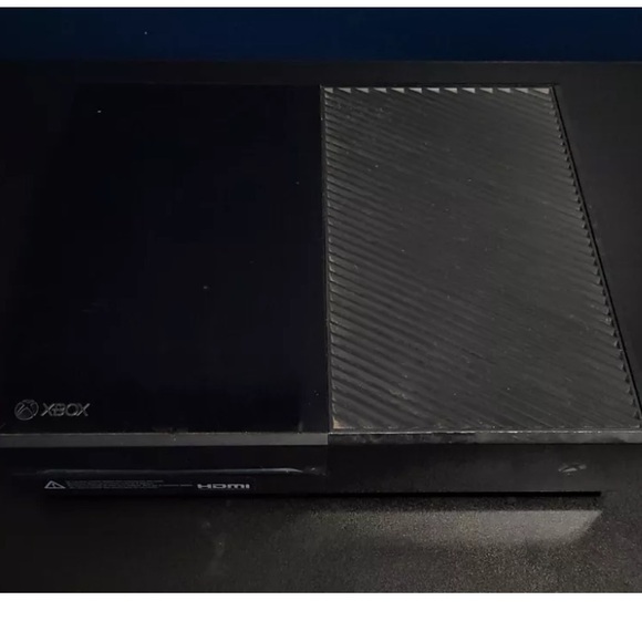 Microsoft Xbox One 500GB Black Console with Kinect and 10 Games - Picture 2 of 7